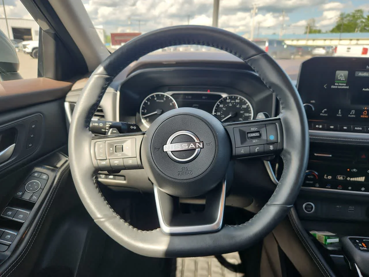 Used 2023 Boulder Gray Pearl Nissan SL image 17