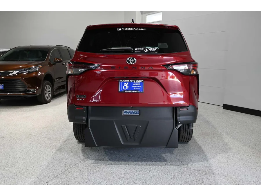 2026 Toyota Sienna LE - Photo 7