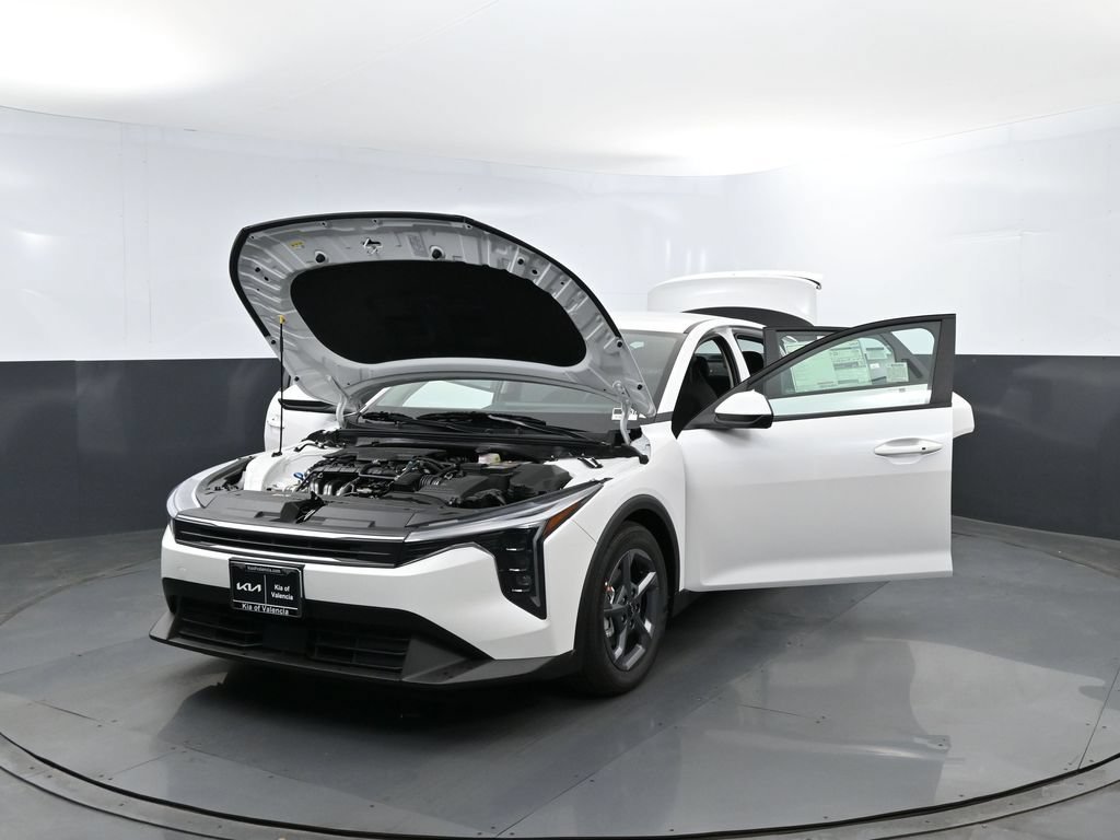 New 2026 Snow White Pearl Kia LXS image 9