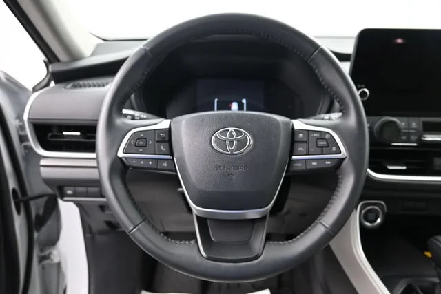 Used 2024 Wind Chill Pearl Toyota XLE image 14