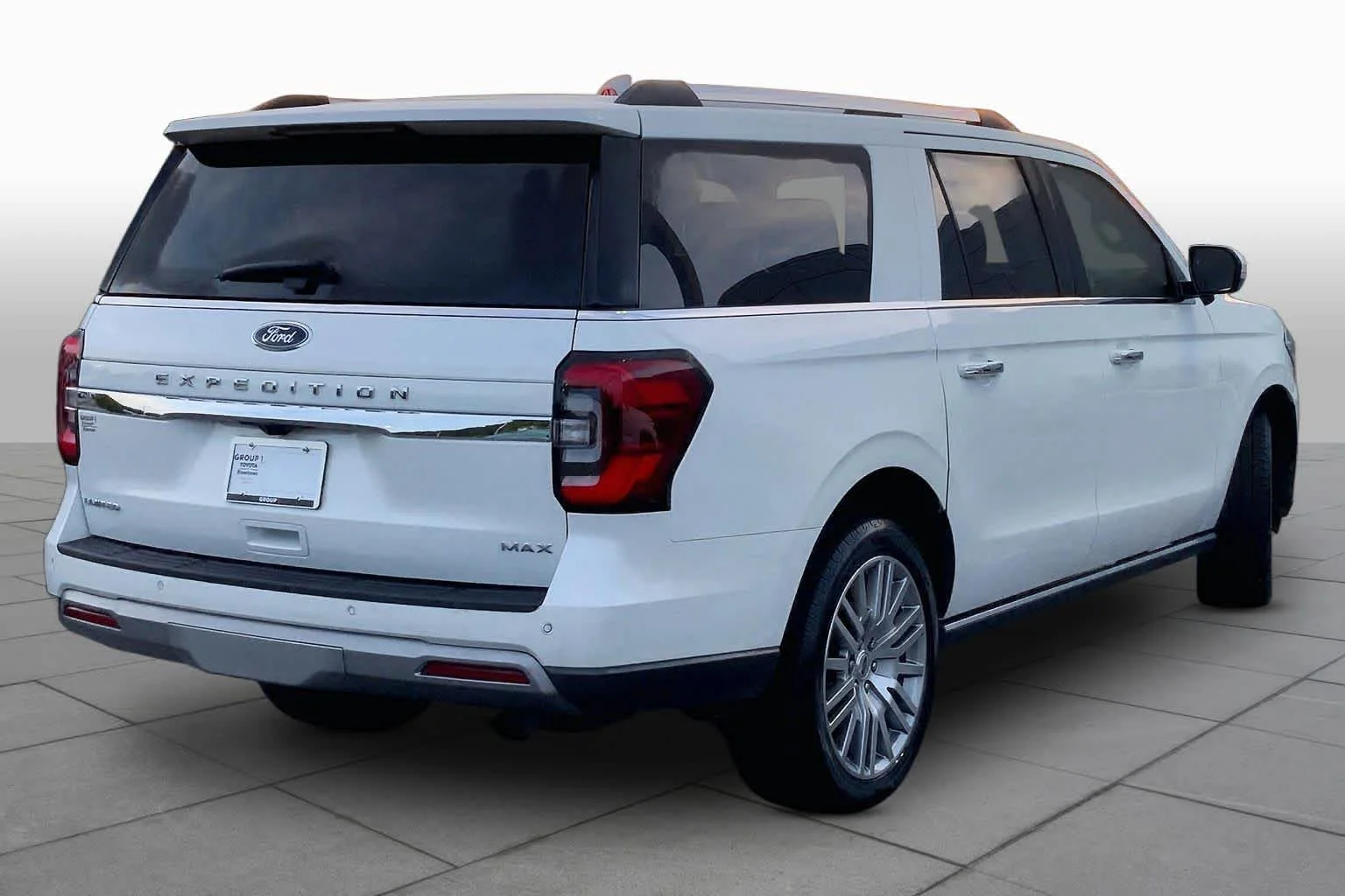 Used 2023 Star White Metallic Tri-Coat Ford Limited image 13