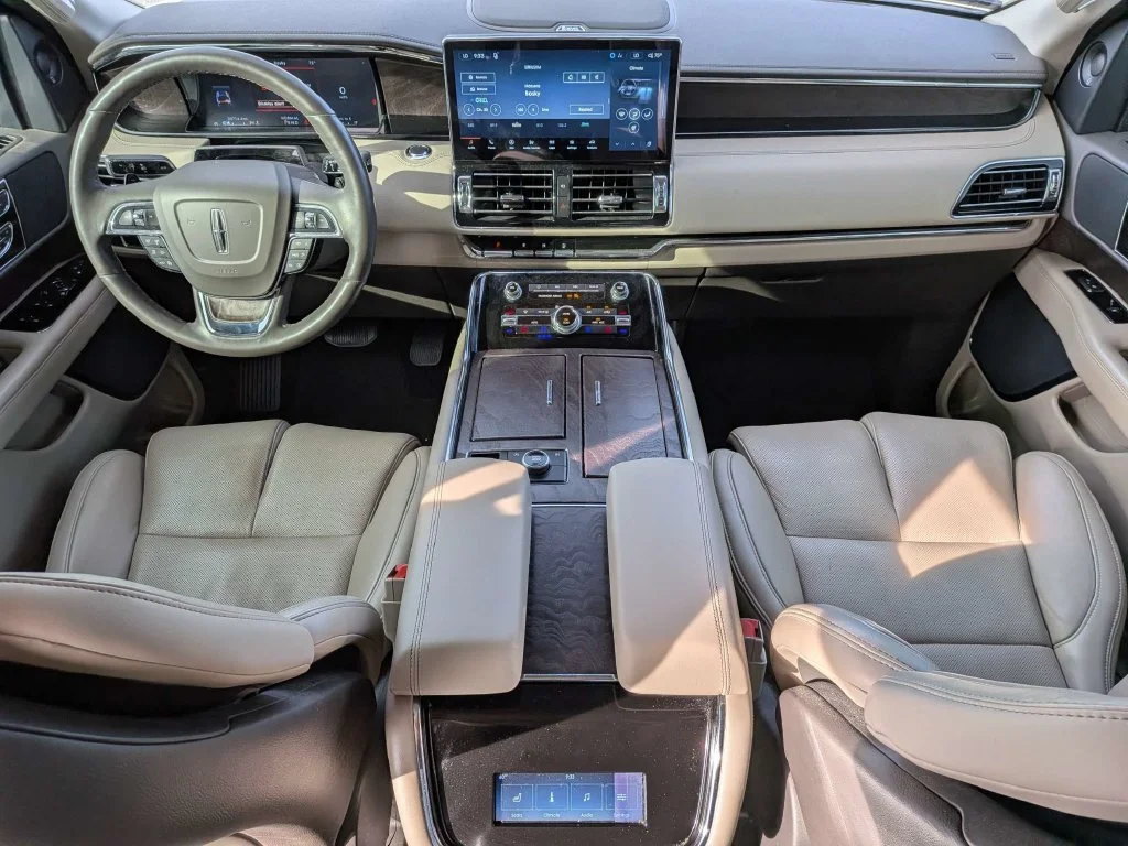 Used 2024 Pearl Metallic Lincoln Reserve image 13