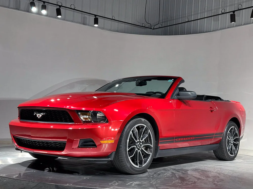 Used 2010 Red Ford V6 image 29