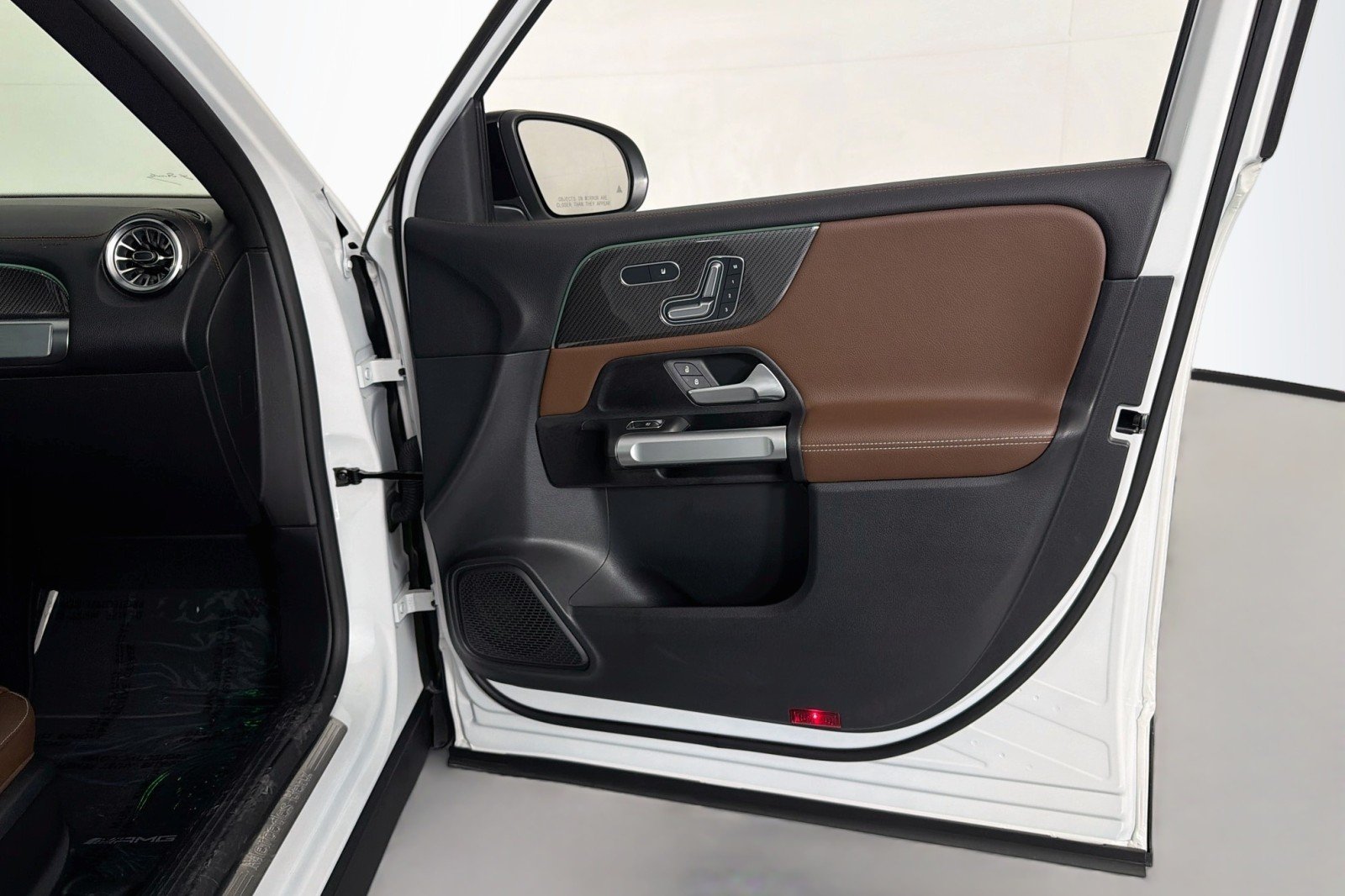 Used 2023 Digital White Metallic Mercedes-Benz 250 image 24