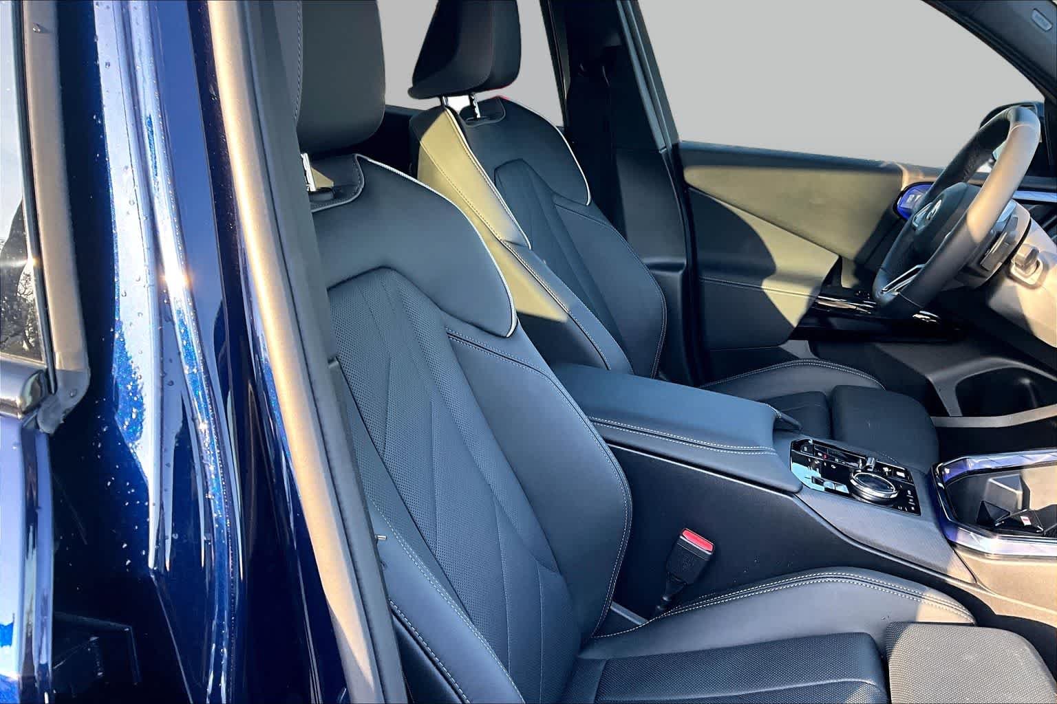 New 2026 Tanzanite Blue II Metallic BMW 30 xDrive image 8