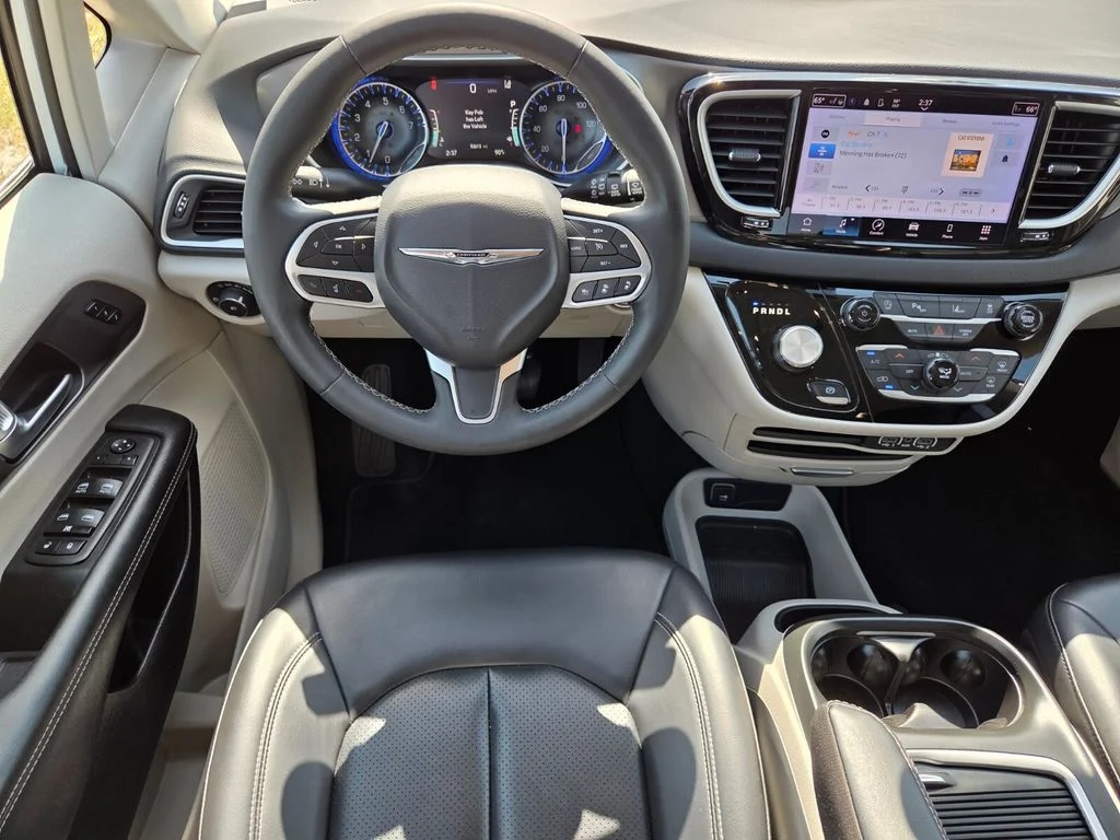 Used 2023 White Chrysler Touring L image 16