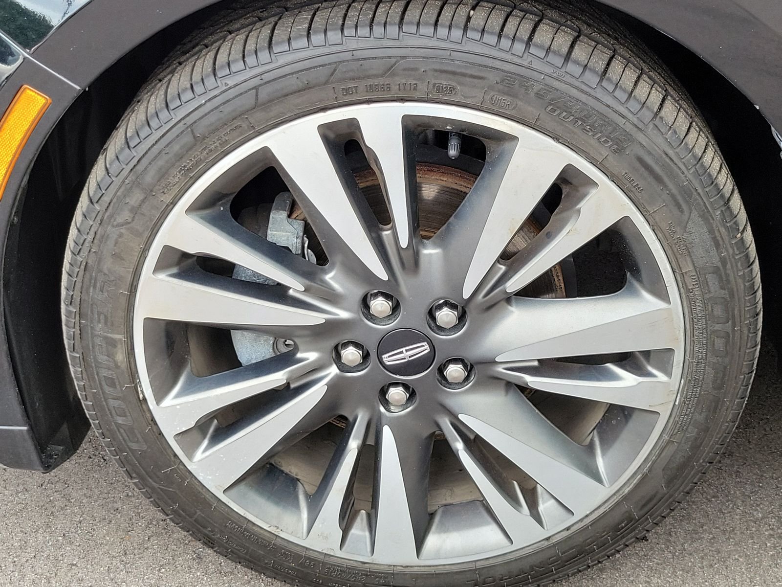 Used 2017 Black Lincoln Reserve image 6