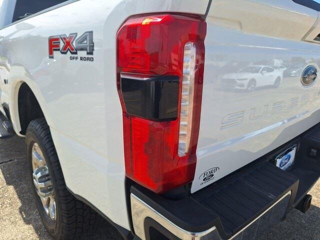 Used 2023 Star White Metallic Tri-Coat Ford LARIAT image 29