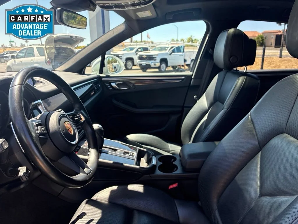 Used 2024  Porsche  image 15