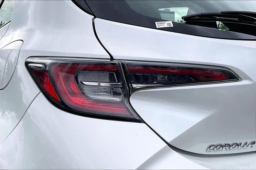 Used 2019 White Toyota SE image 33