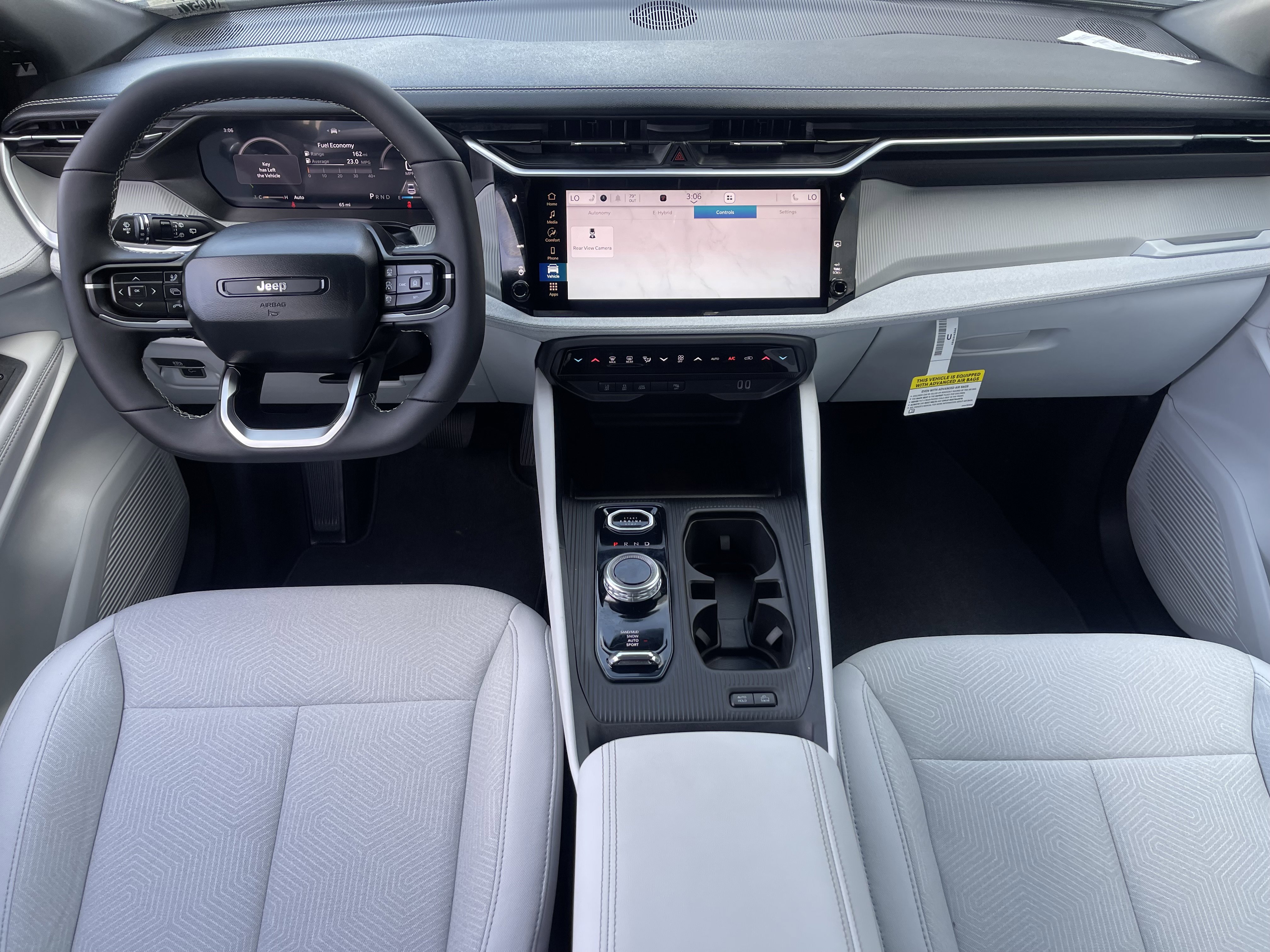New 2026 Bright White Clear-Coat Exterior Paint Jeep Laredo image 22