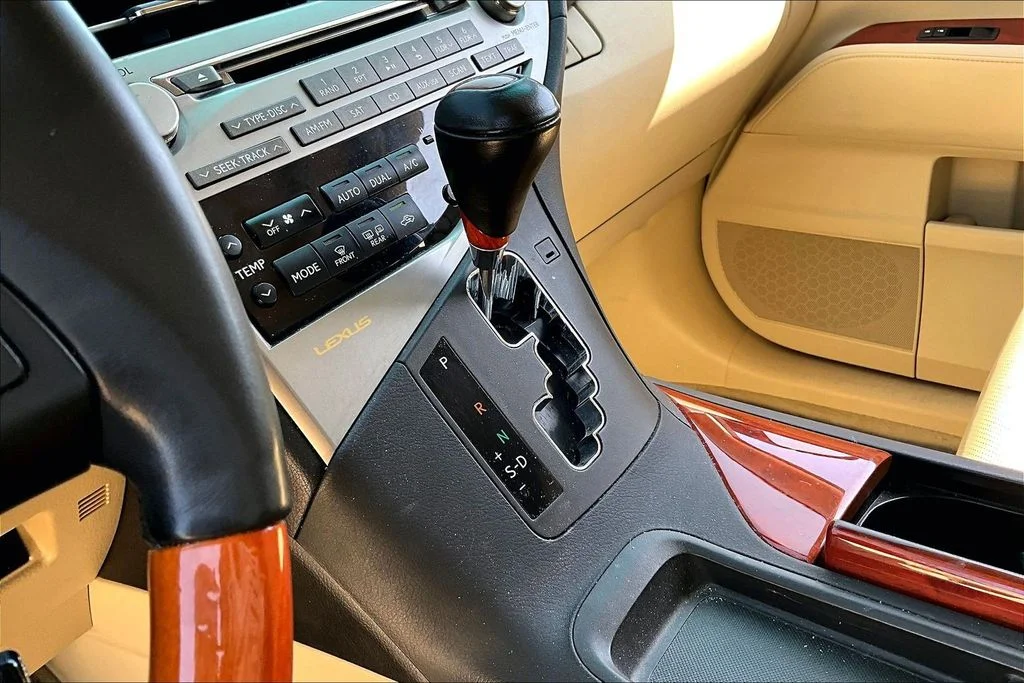 Used 2010  Lexus 350 image 12