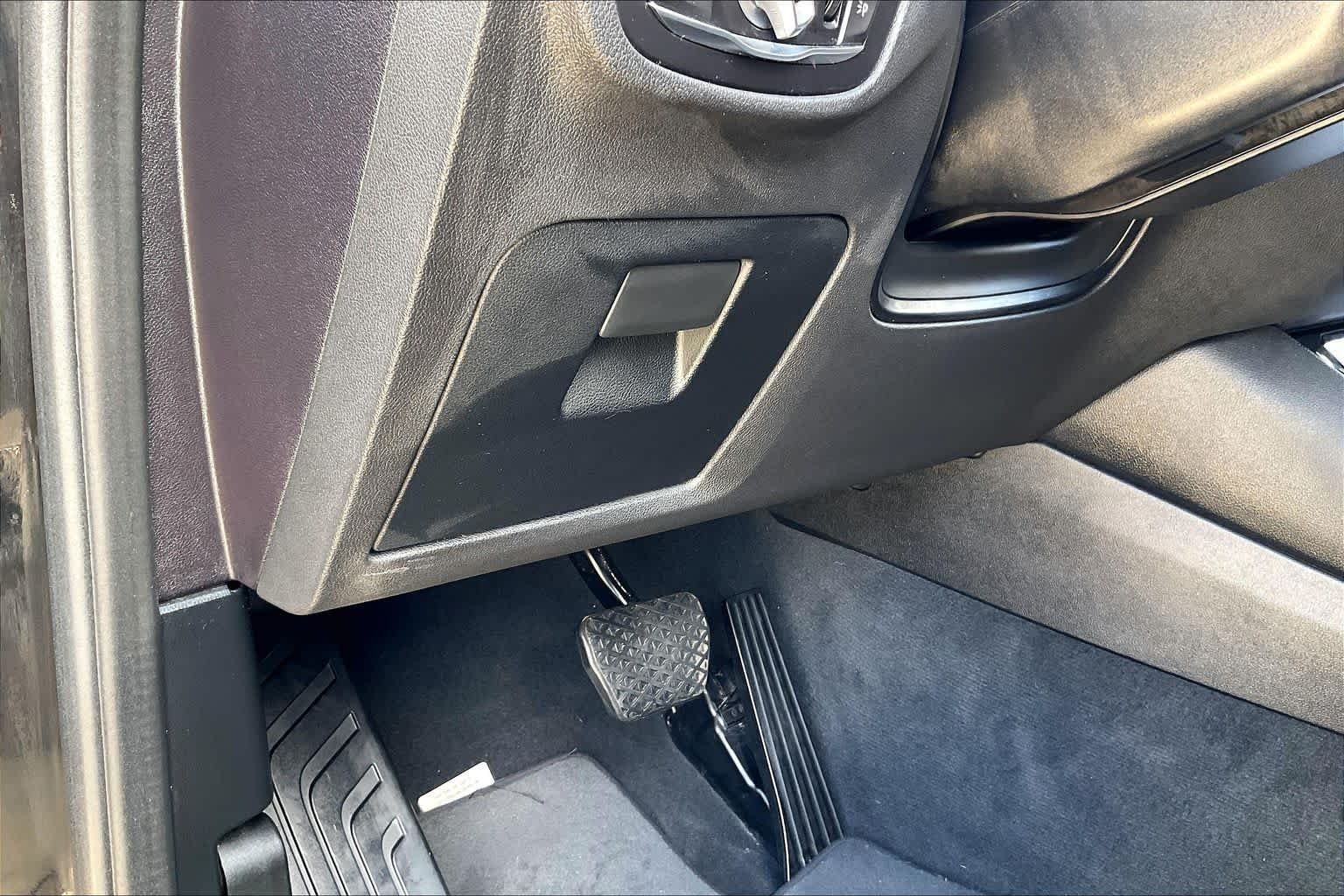 Used 2019 Jet Black BMW xDrive30i image 35
