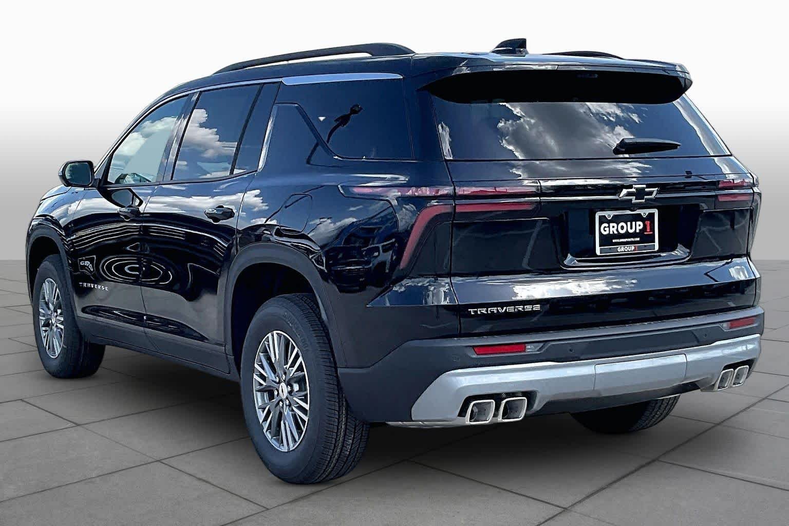 2027 Chevrolet Traverse LT - Photo 4