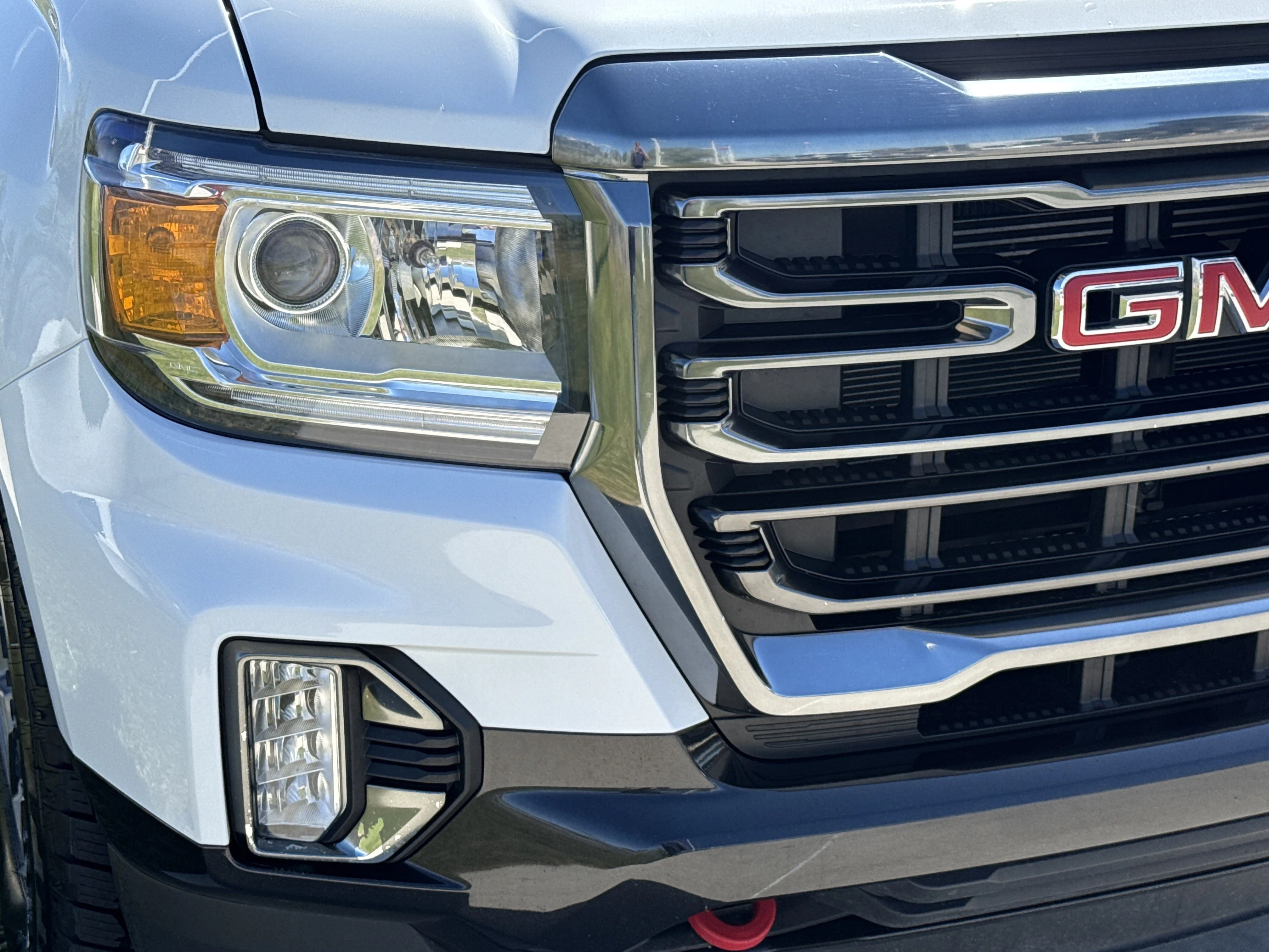 Used 2022 Summit White GMC 4WD AT4 w/Leather image 12