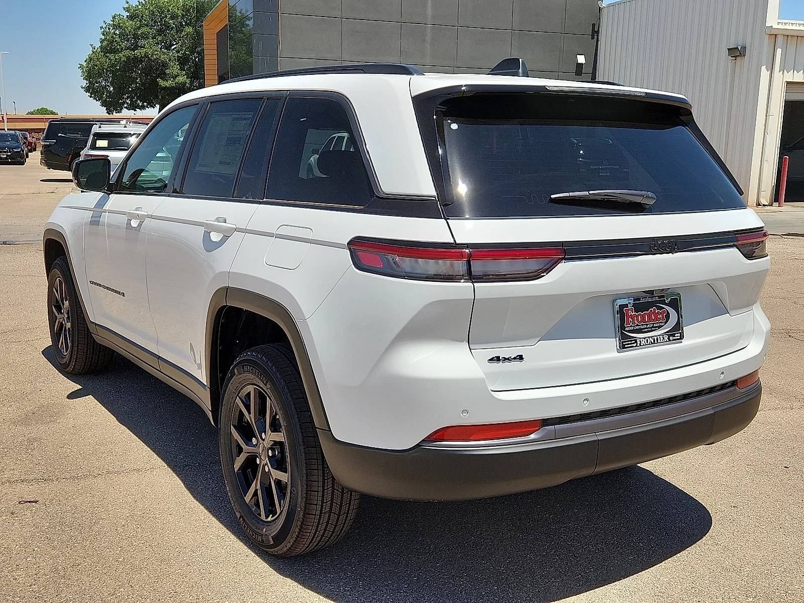 New 2026 Bright White Clear-Coat  Paint Jeep LAREDO ALTITUDE 4X4 image 3