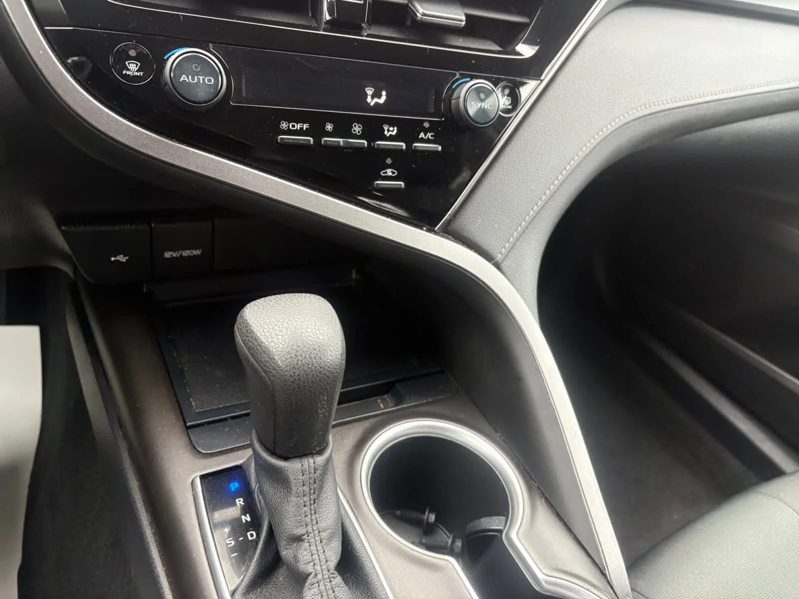 Used 2023 Midnight Black Metallic Toyota LE image 13