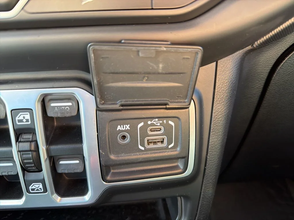 Used 2018 White Jeep Unlimited Sport S image 35