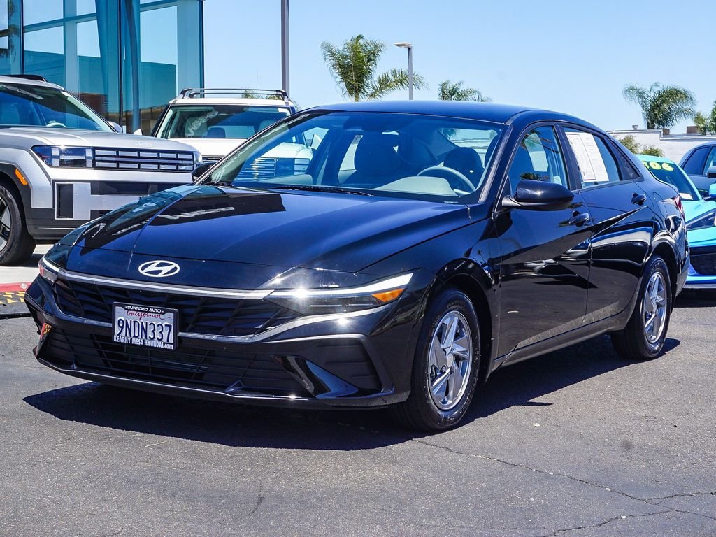 Used 2024 Black Hyundai SE image 3