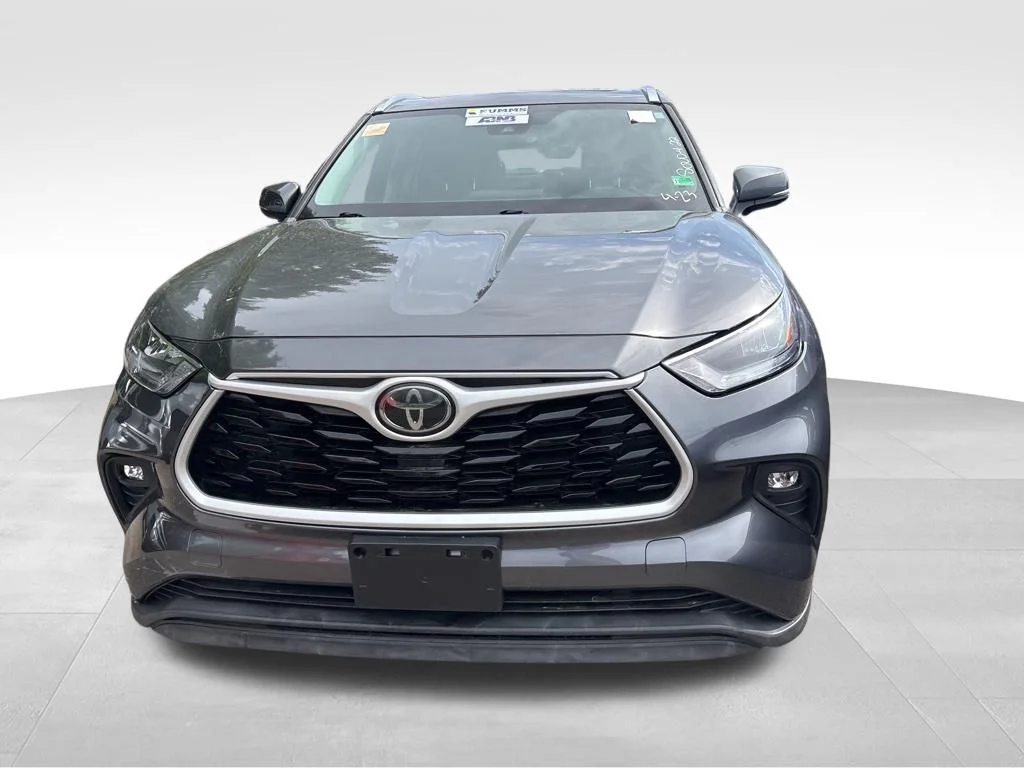 Used 2020 Gray Toyota XLE image 4