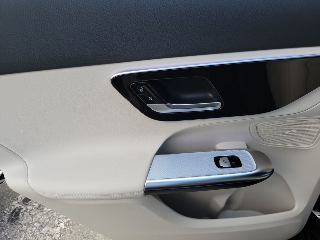 New 2027 Black Mercedes-Benz GLC 300 image 16