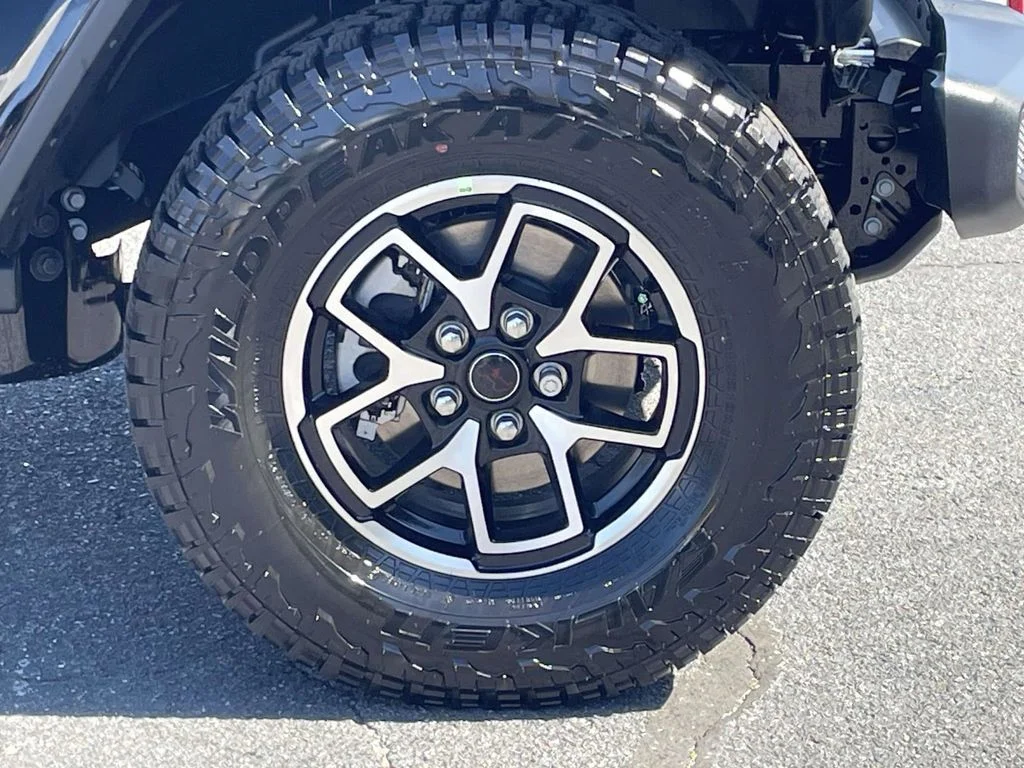 New 2026 Black Clear-Coat Exterior Paint Jeep Rubicon image 9