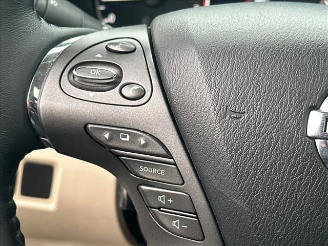 Used 2020 White Nissan Platinum image 25