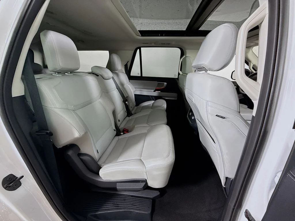 Used 2025 Oxford White Ford Platinum image 30
