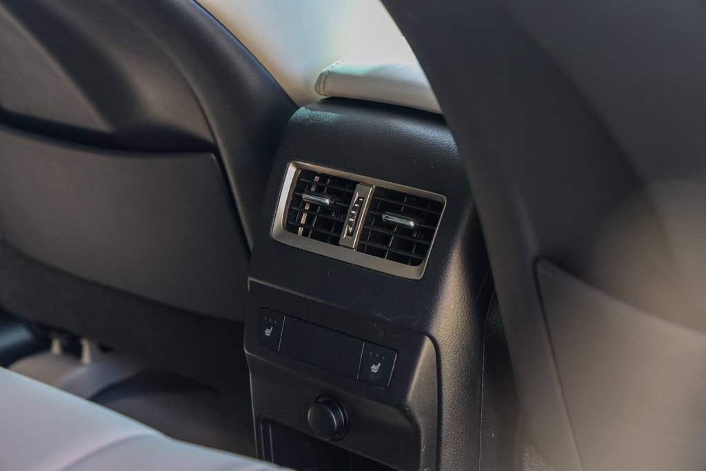 Used 2017 White Lexus 450h image 18