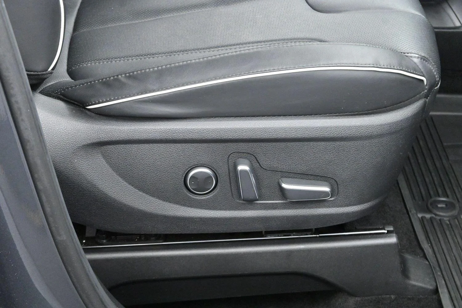 Used 2024 Gray Hyundai XRT image 34