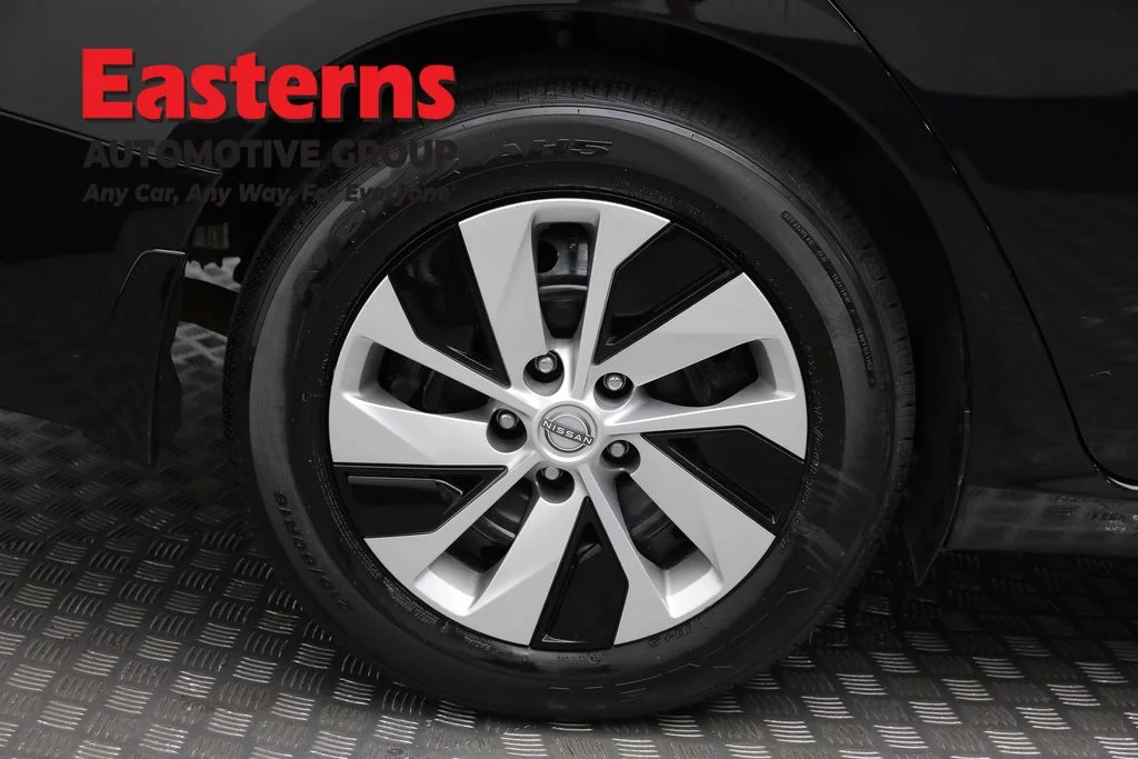 Used 2023 Black Nissan 2.5 S image 29