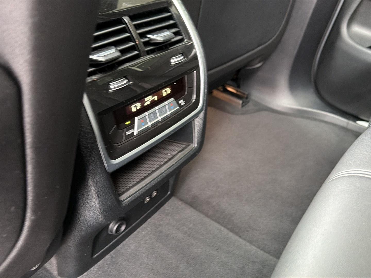 Used 2024 Skyscraper Grey Metallic BMW sDrive40i image 12