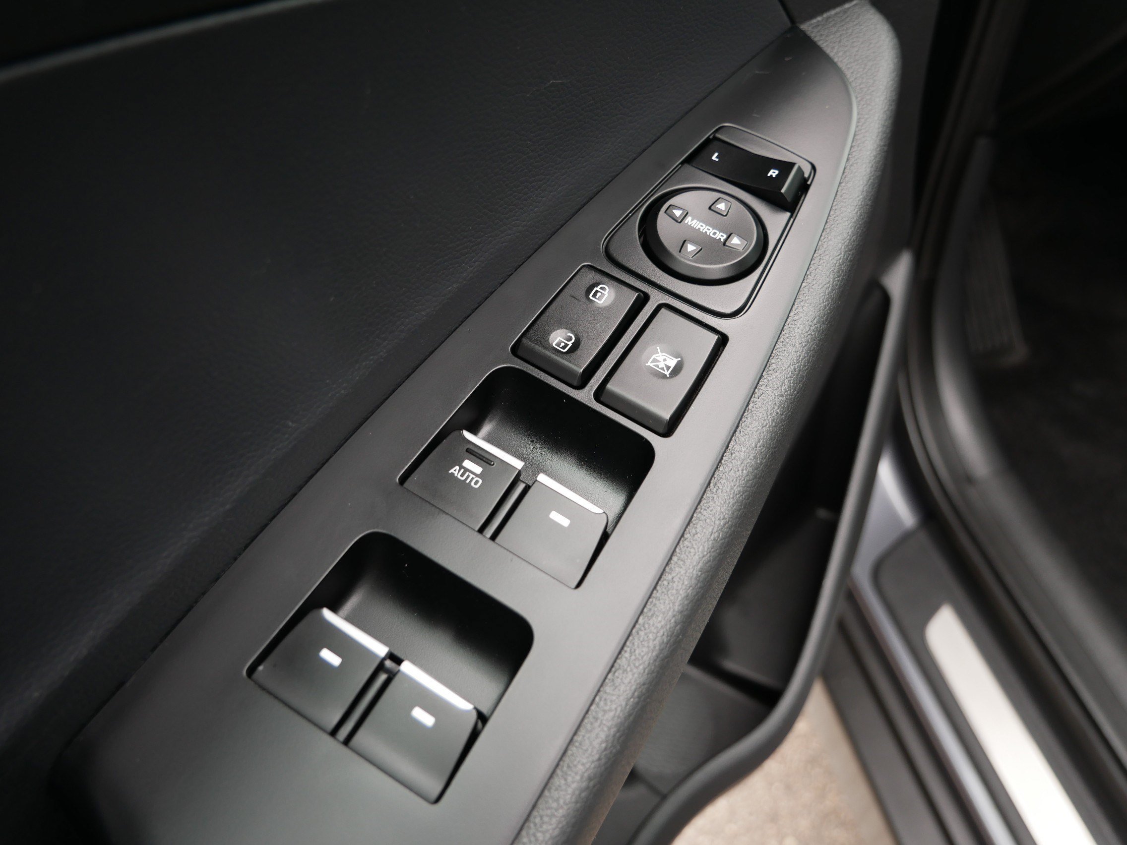 Certified Used 2019 Coliseum Gray Hyundai Limited image 19
