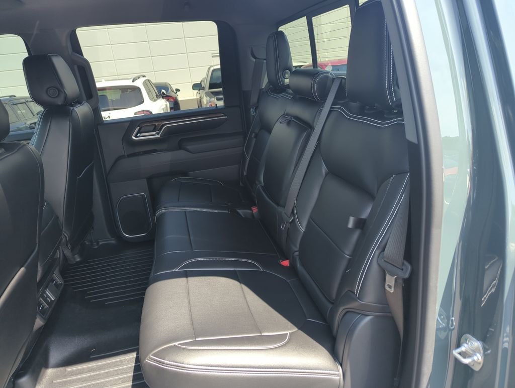 Used 2025 Gray Chevrolet LT image 29