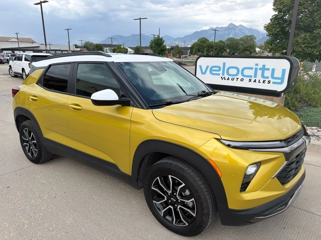Used 2025 Yellow Chevrolet ACTIV image 1