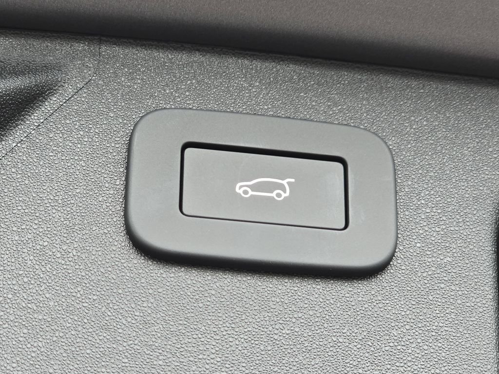 New 2025 Eiger Grey Land Rover S image 15