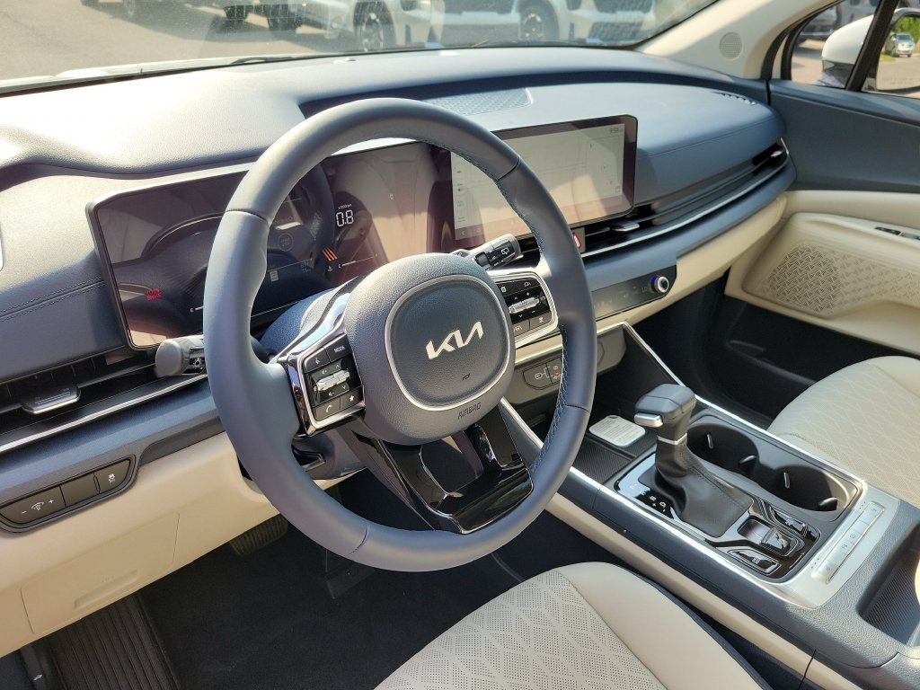 New 2026 Snow White Pearl Kia EX image 23