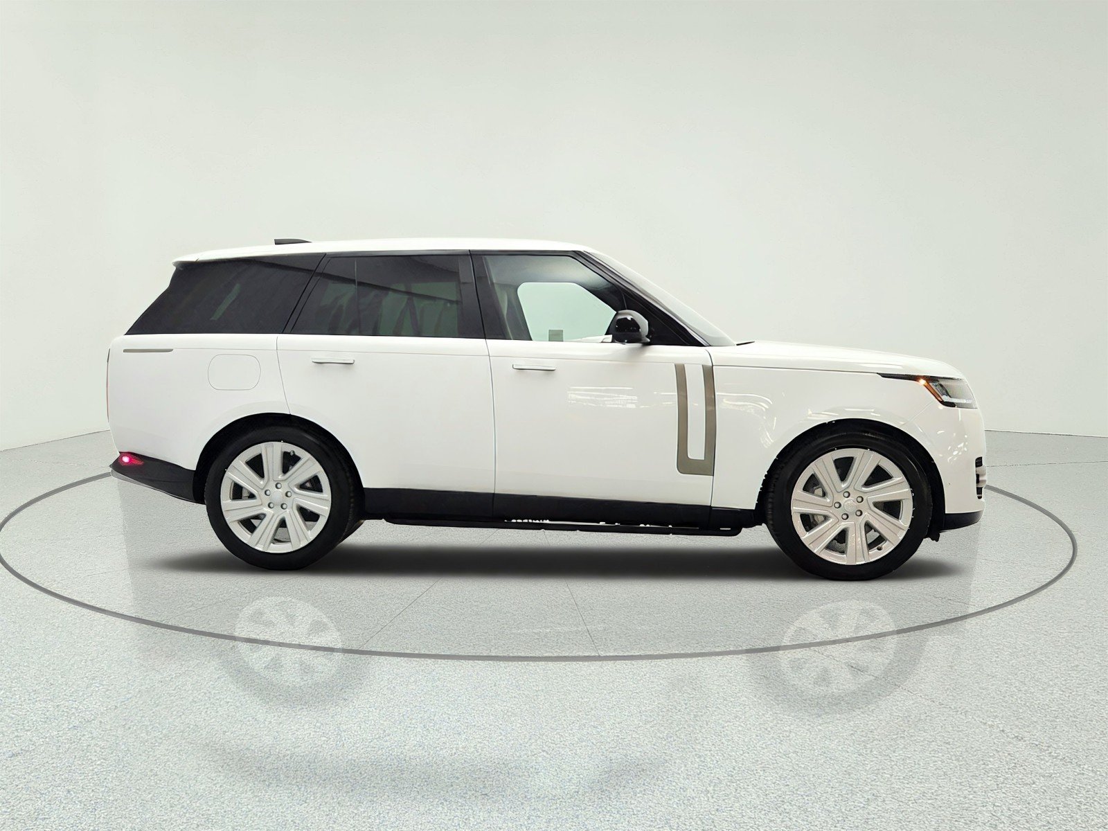 Used 2023 Fuji White Land Rover P400 SE SWB image 4