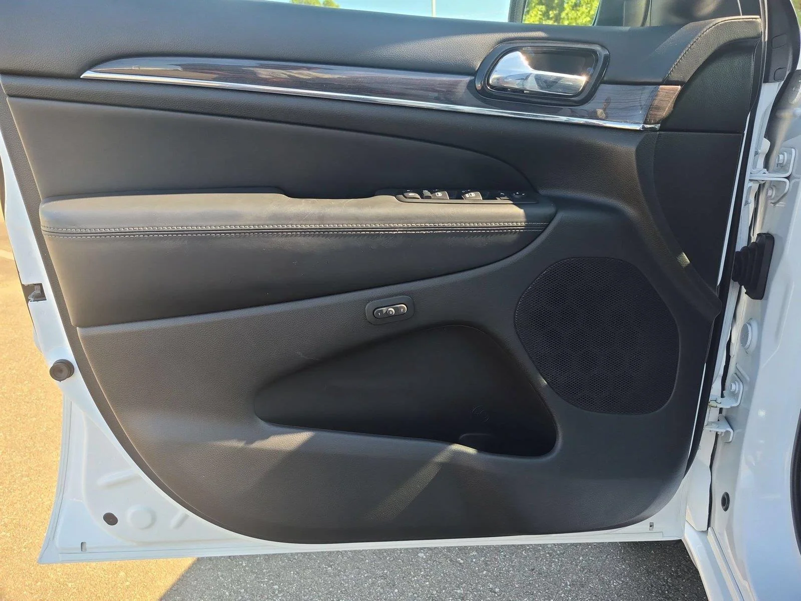 Used 2020 Bright White Clearcoat Jeep Overland image 14