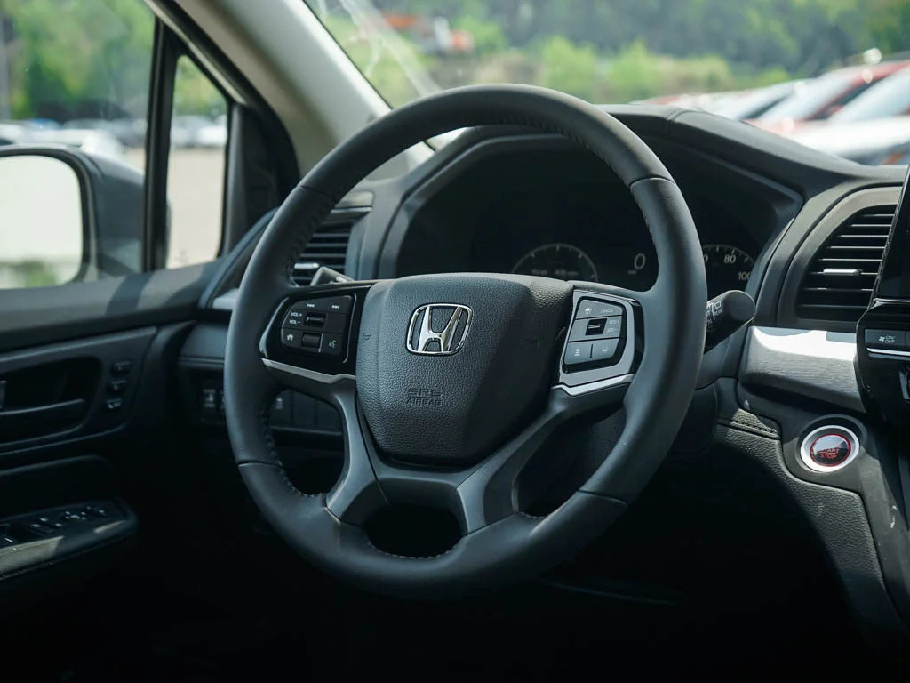 New 2026 Solar Silver Metallic Honda EX-L image 17