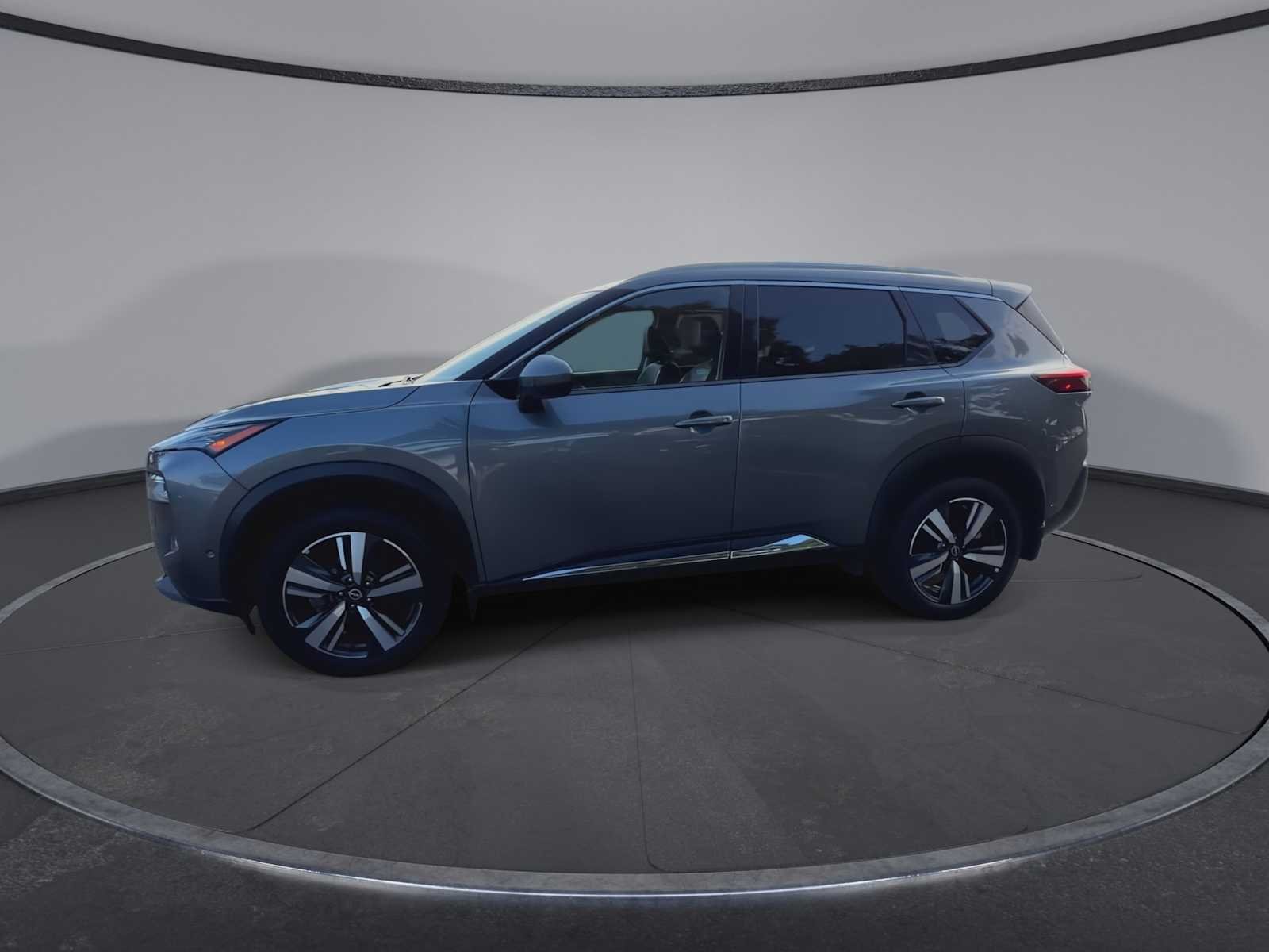 Used 2023 Gun Metallic Nissan SL image 4