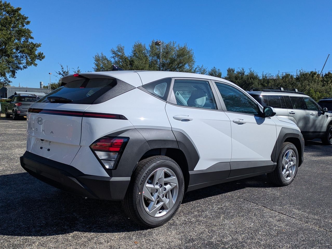 New 2027 Atlas White Hyundai SE FWD image 5