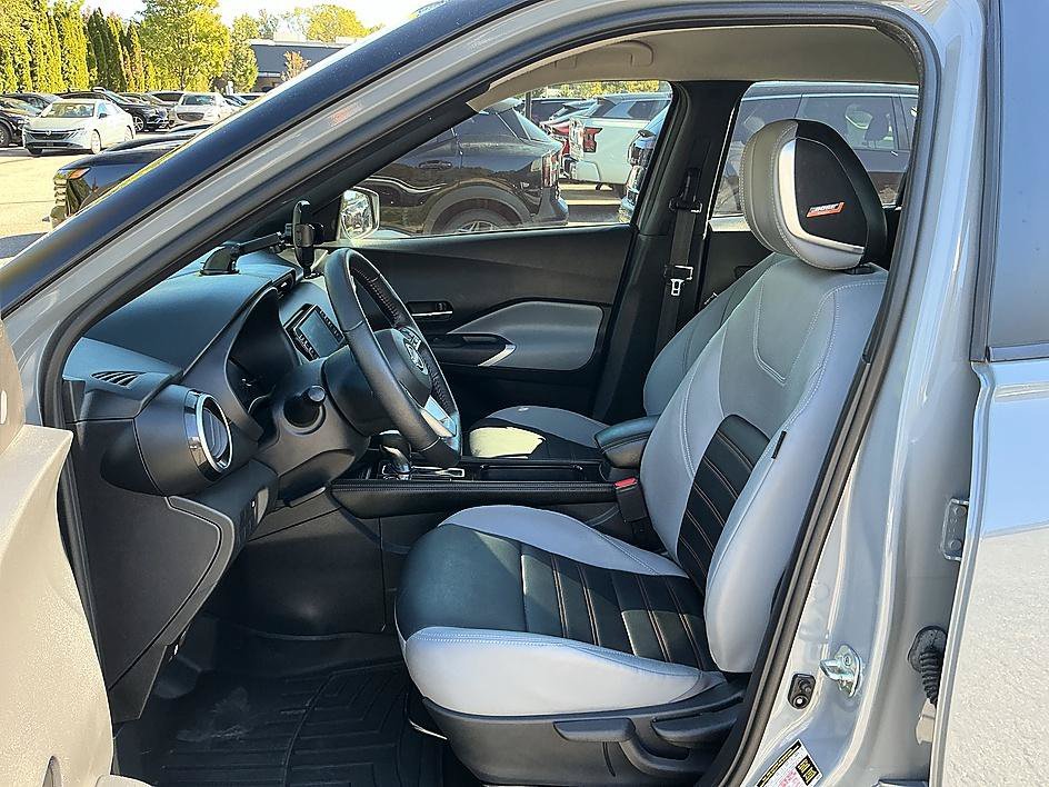 Used 2024 Boulder Gray Pearl Nissan SR image 12