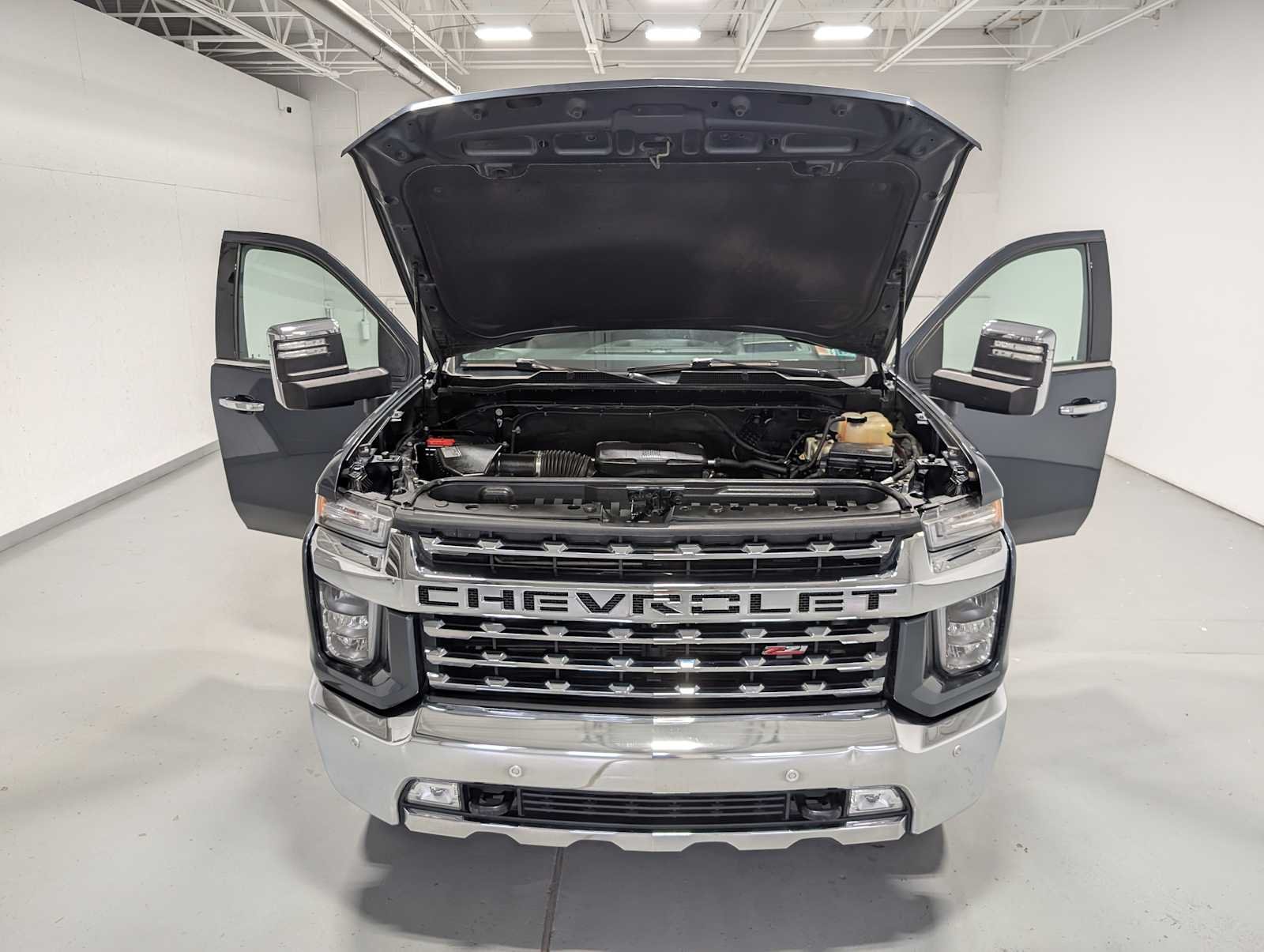 Used 2020 Shadow Gray Metallic Chevrolet LTZ image 13
