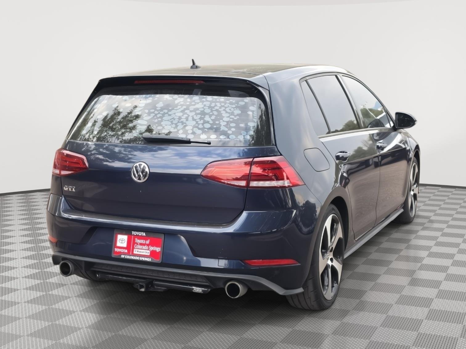 Used 2018 Night Blue Metallic Volkswagen S image 14
