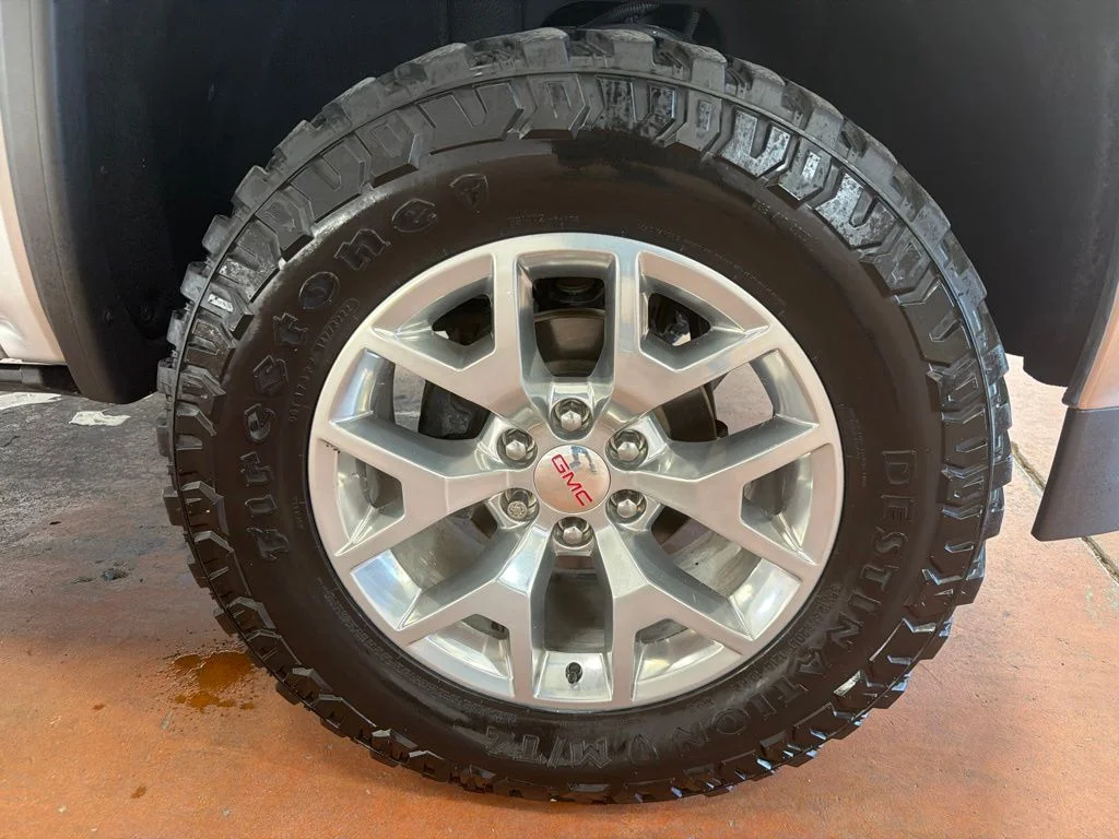 Used 2018 Quicksilver Metallic GMC SLT image 10