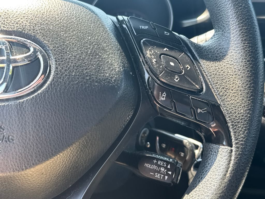 Used 2019 White Toyota LE image 19
