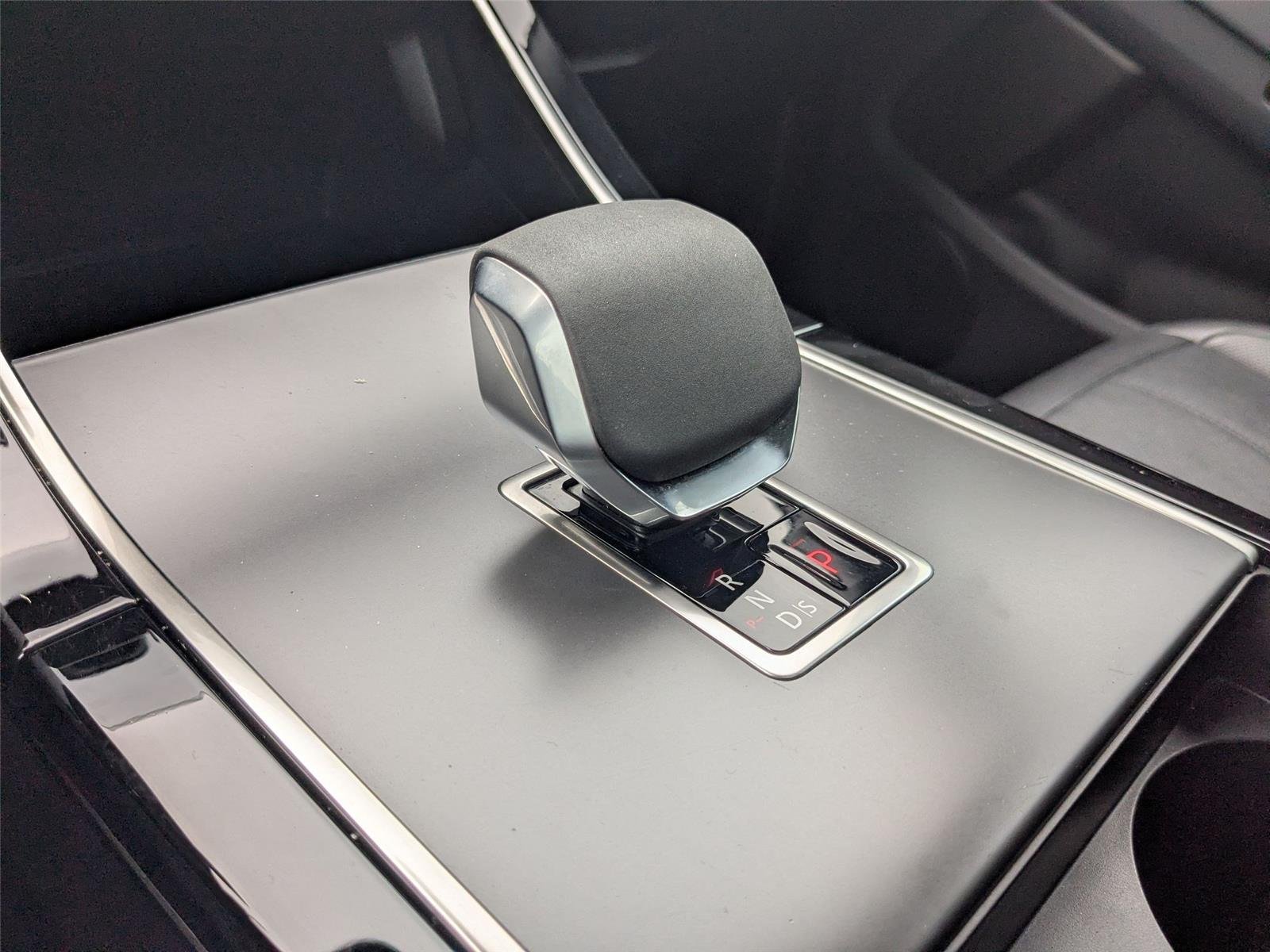 Used 2024 Santorini Black Metallic Land Rover Dynamic SE image 19