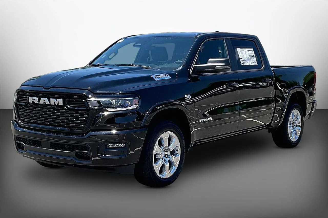 New 2026 Diamond Black Crystal Pearlcoat RAM Big Horn/Lone Star image 4