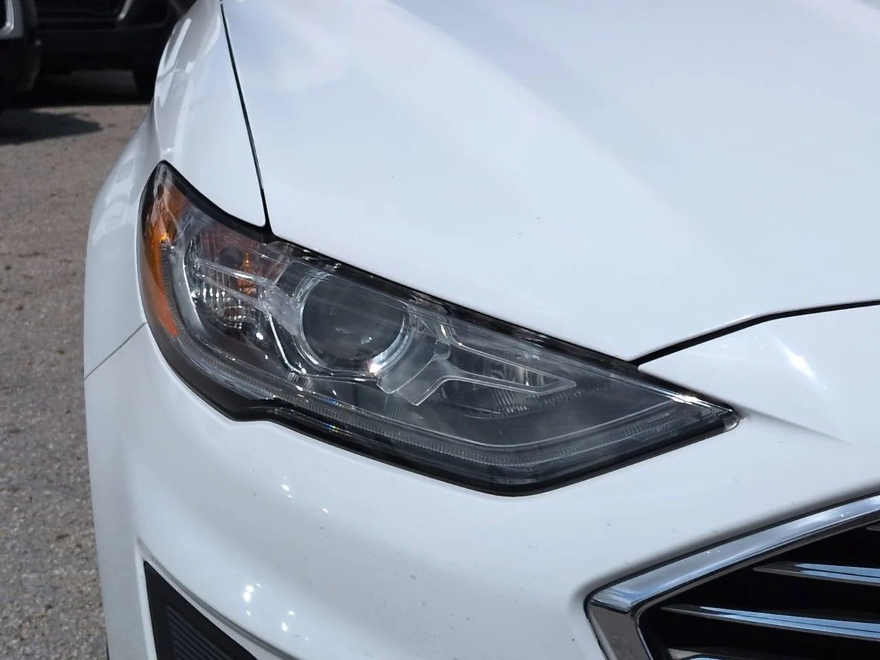 Used 2019 Oxford White Ford SE image 10